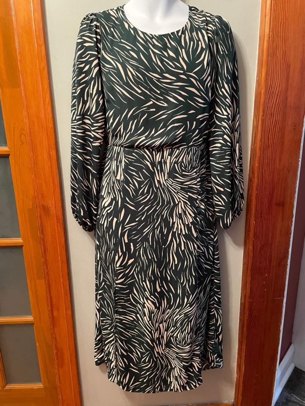 GILLI Keyhole-Back Dark Teal/Green & Cream Printed Avant Garde Event Midi Dress